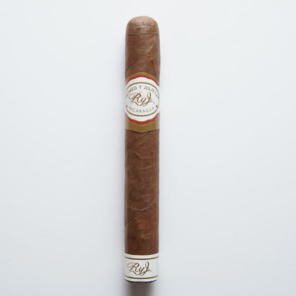 Romeo y Julieta RyJ Nicaragua by AJ Fernandez