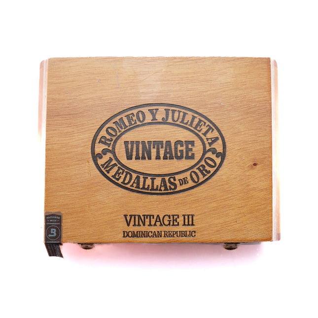 Wooden cigar box with 'Hoyo y Julieta' branding on a white background