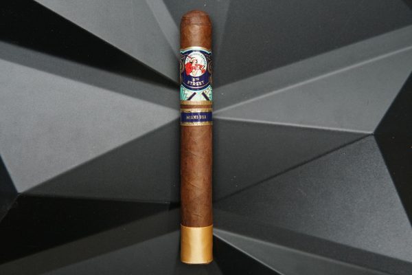 La Gloria Cubana 8th Street Cigar